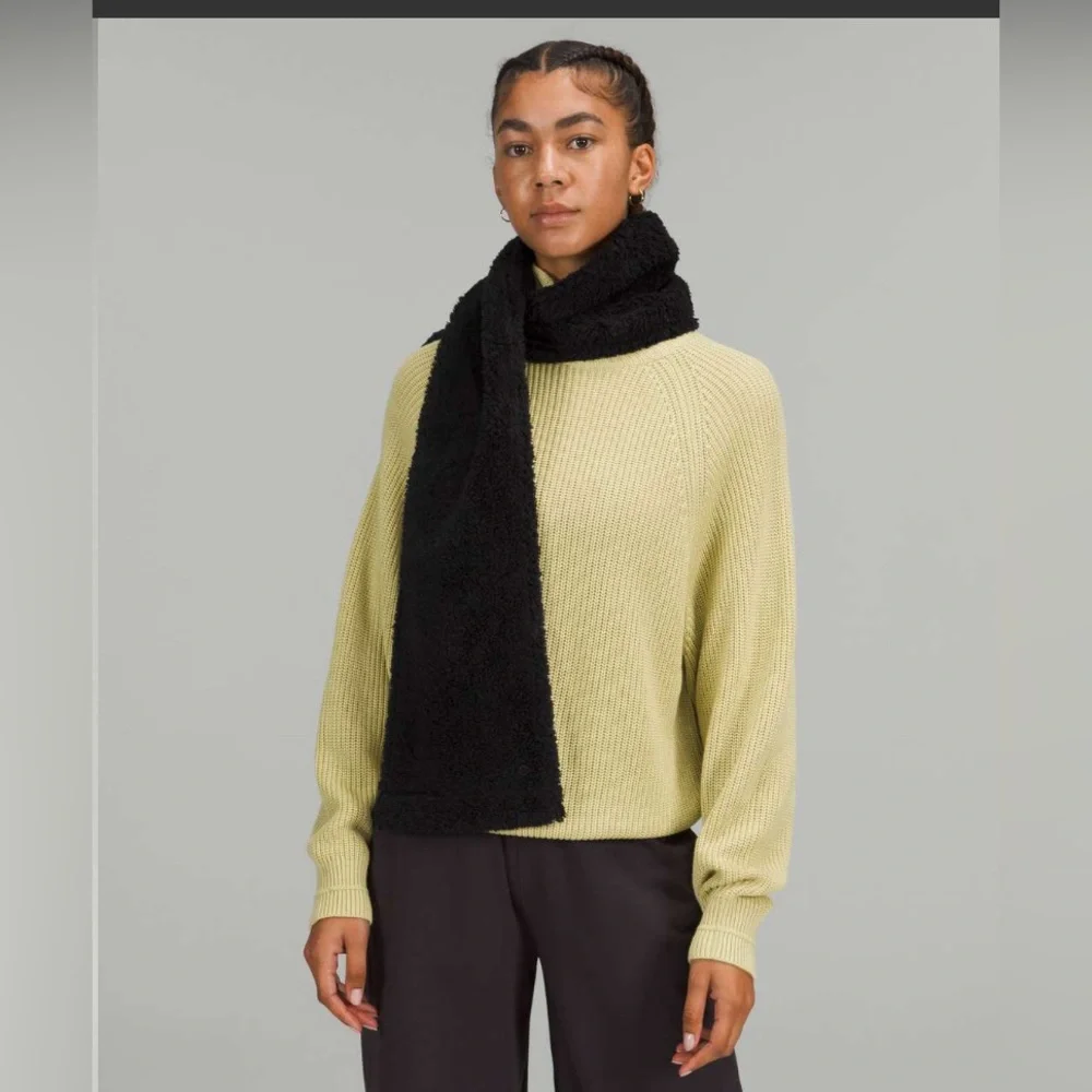 Lululemon‎ skinny snap scarf
